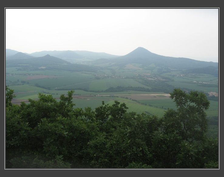 Lovoš, pohled na Milešovku