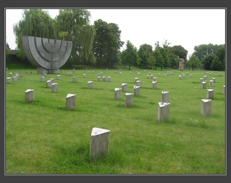 Terezín, hřbitov