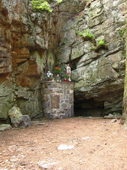Lurdská jeskyně