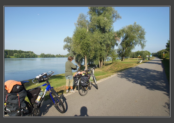 Dunajská cyklostezka, Au