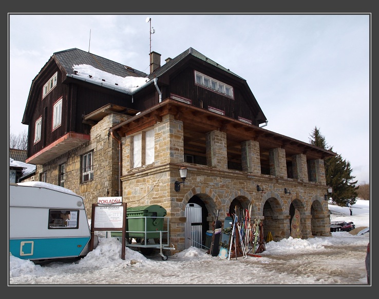 Bílé Karpaty, Holubyho chata