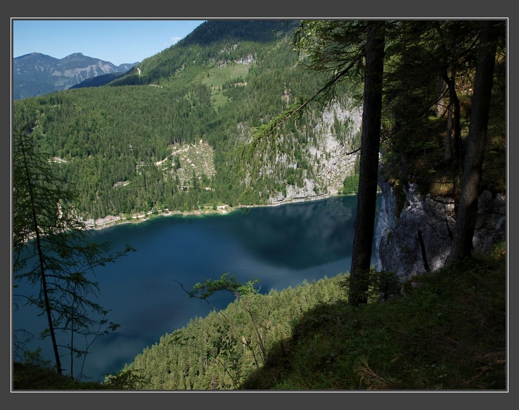 nad jezerem Vorderer Gosausee