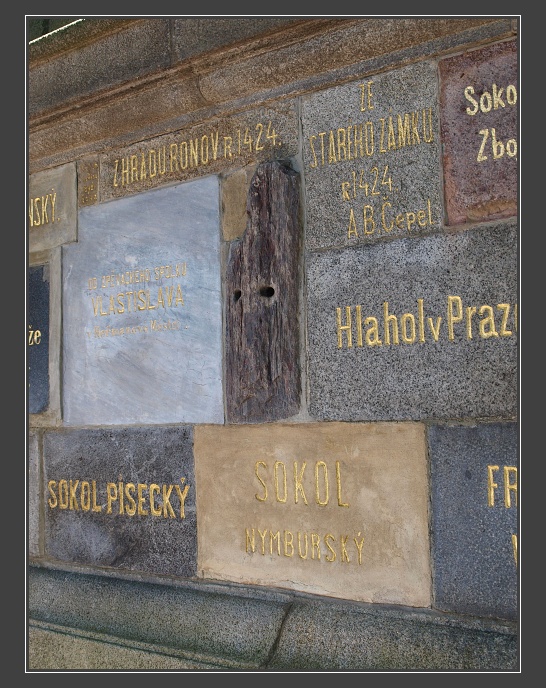 Žižkovo Pole, památník