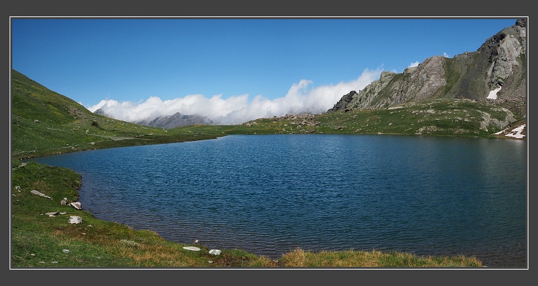 nad jezerem Lac Egorgéou