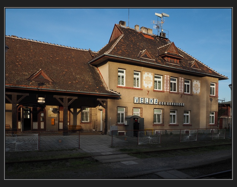 Velká nad Veličkou, malované nádraží