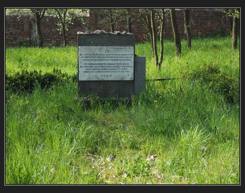 Mikulov, židovský hřbitov, hrob maďarských židovských vězňů