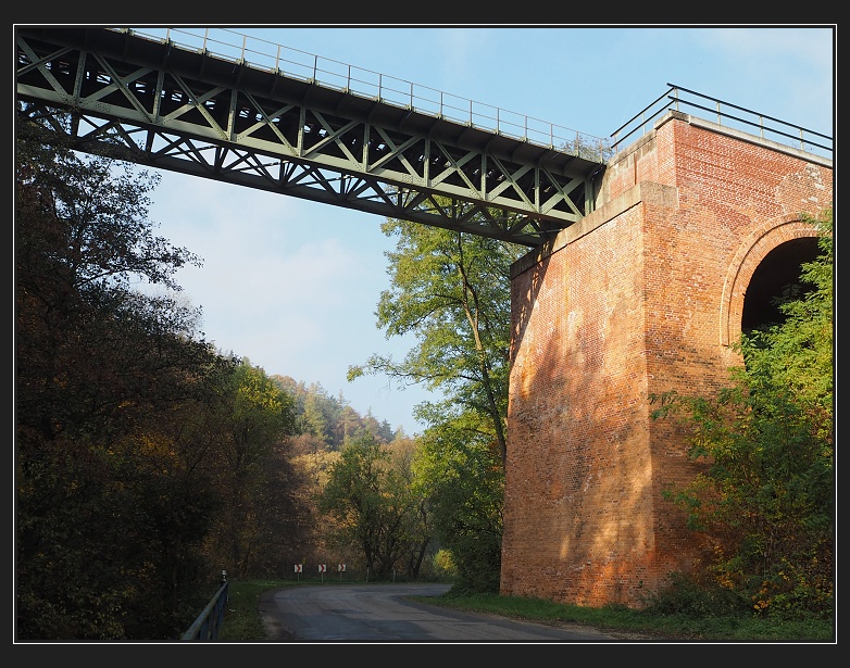 železniční viadukt ze Střelic do Radostic