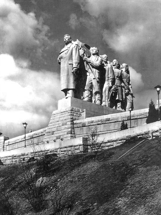 Stalinův pomník na Letné