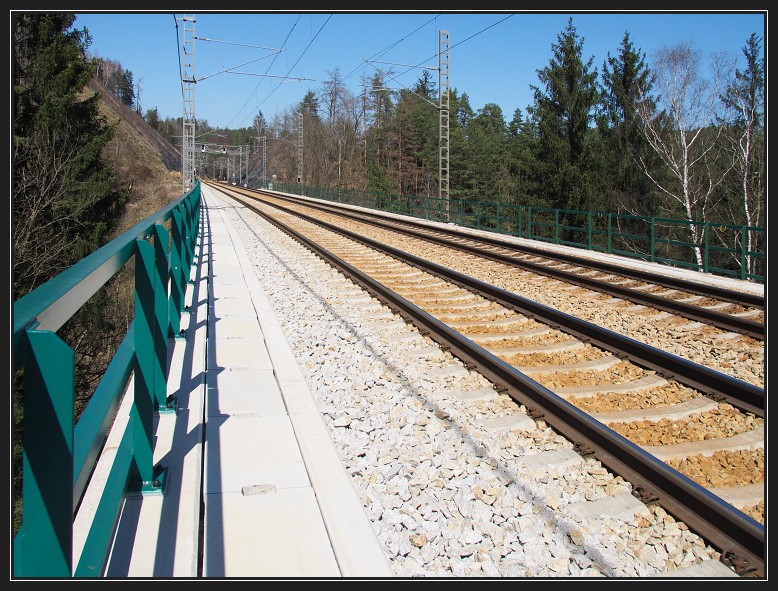 malý železniční viadukt v Kutinách