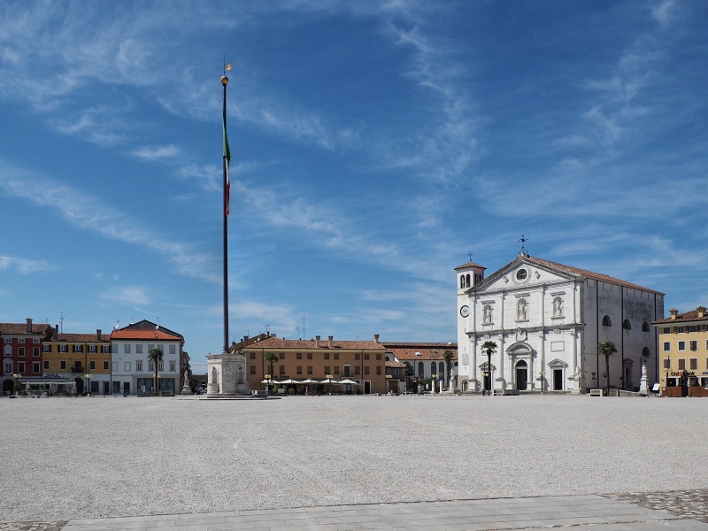Palmanova, Piazza Grande
