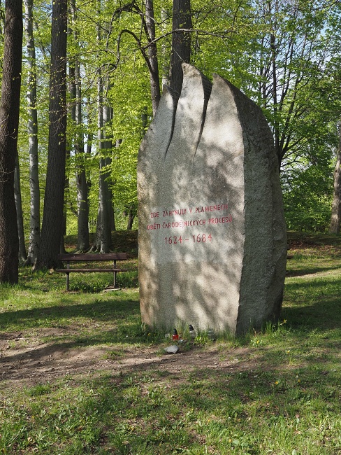 pomník obětem čarodějnických procesů