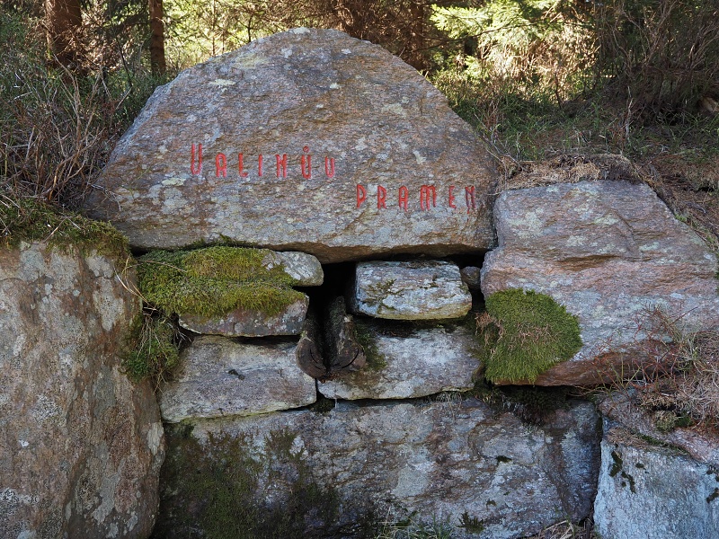 pod Jelenkou (1083 m) a Korunou (1101 m)
