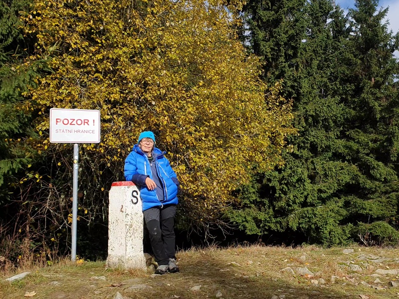 přes Stolečný vrch na Malý Javorník