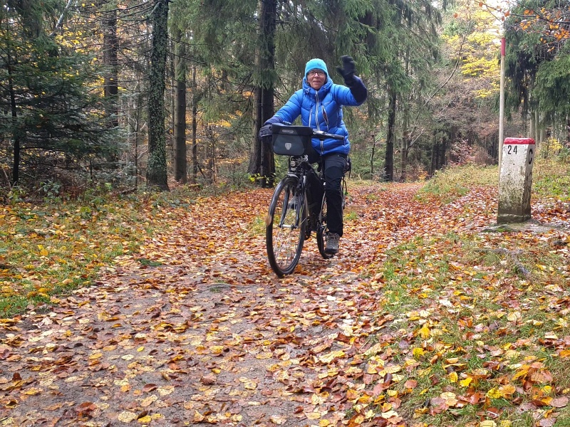 přes Stolečný vrch na Malý Javorník