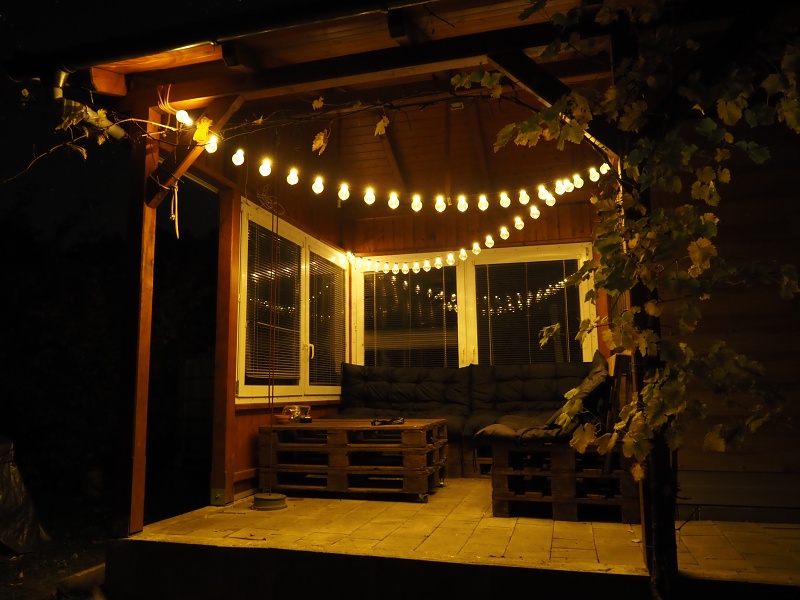 Pod trnkovým stromem