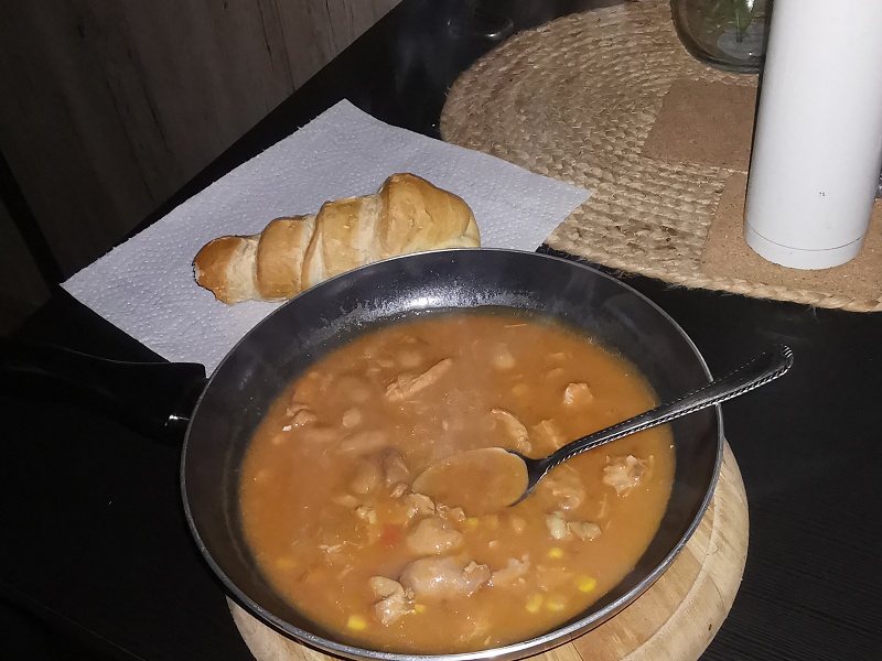 Pod trnkovým stromem