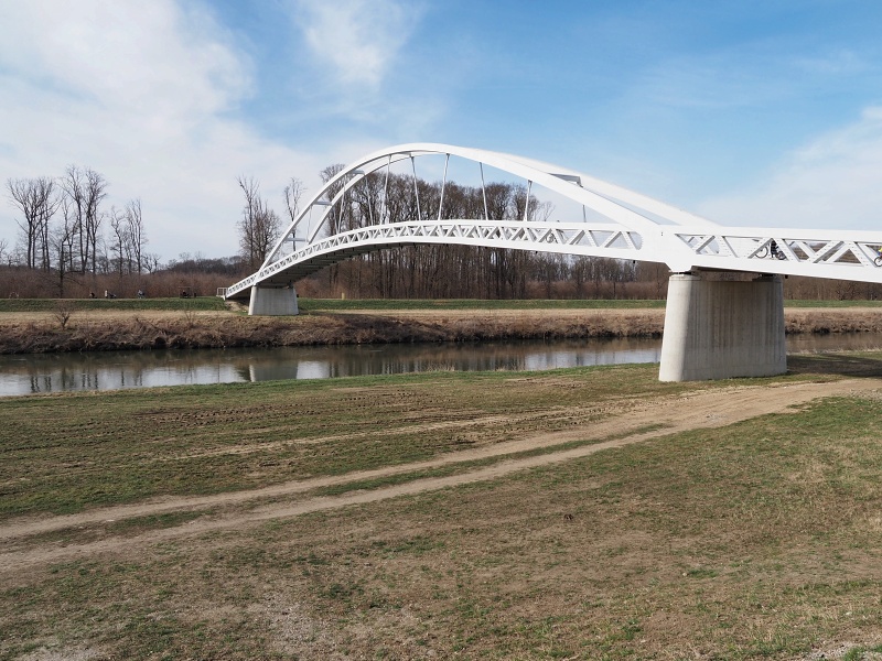 cyklolávka přes Moravu mezi Kopčany a Mikulčicemi