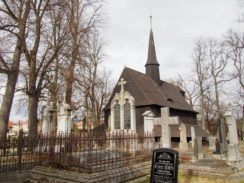 dřevěný hřbitovní kostel Panny Marie