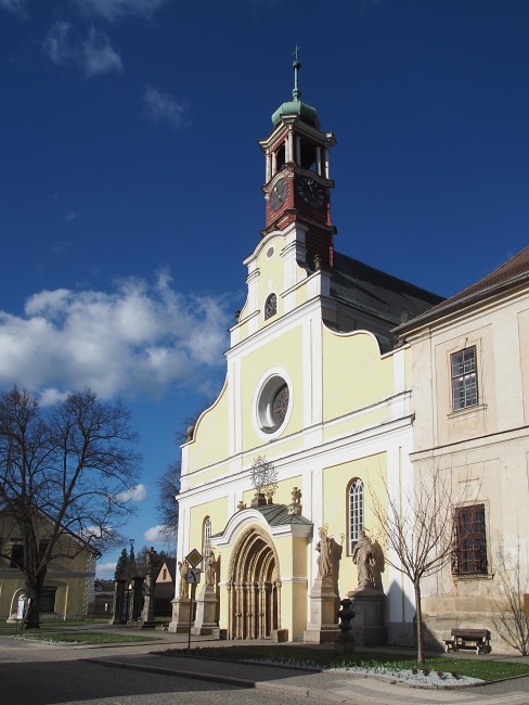 kostel Nanebevzetí Panny Marie a klášter benediktinů