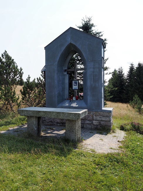 Jelení, kostel
