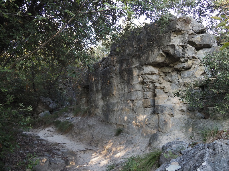 zbytky pevnosti Forte Sant'Alessandro na Monte Brione