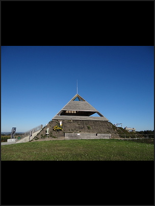 Pyramiede am Etzinger Hügel